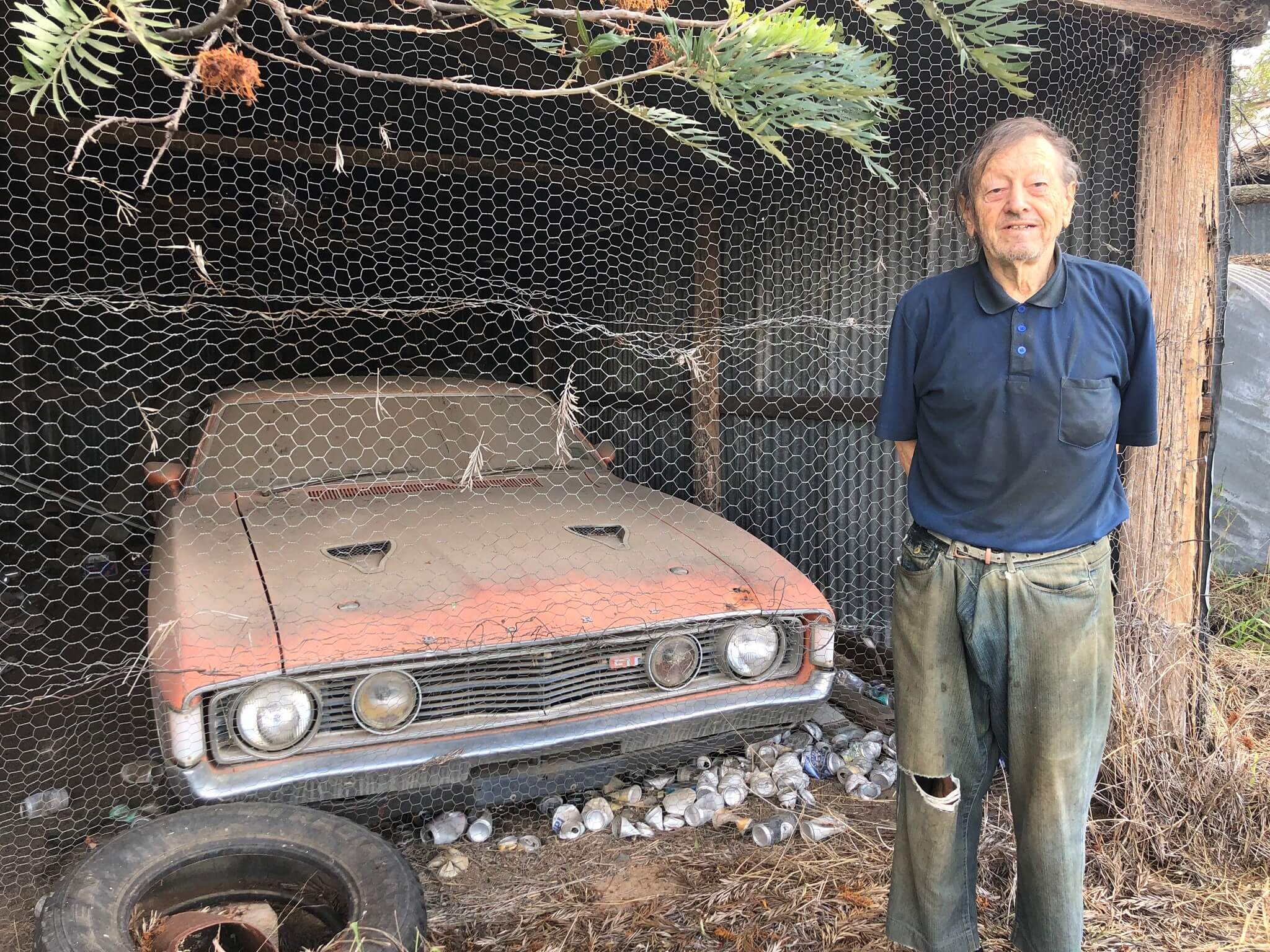Gordon with Chicken Coupe Gordon with Chicken Coupe